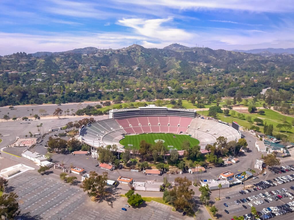Rose bowl stadium in Pasadena CA with mountains in the backgournd